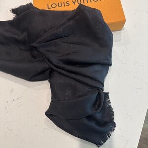 Louis Vuitton Monogram Classic Shawl - Black
